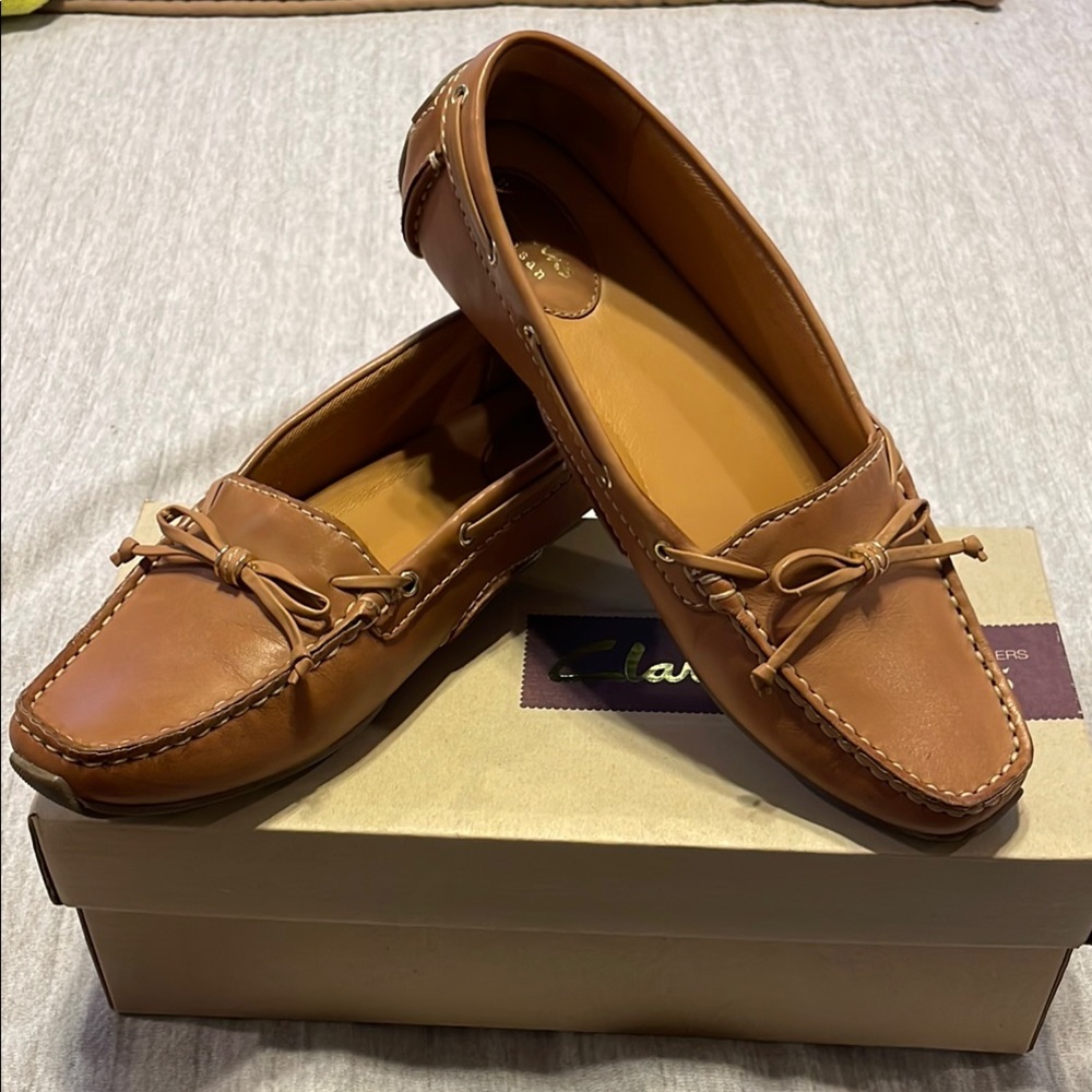 Clarks Artisan Dunbar Groove moccasins